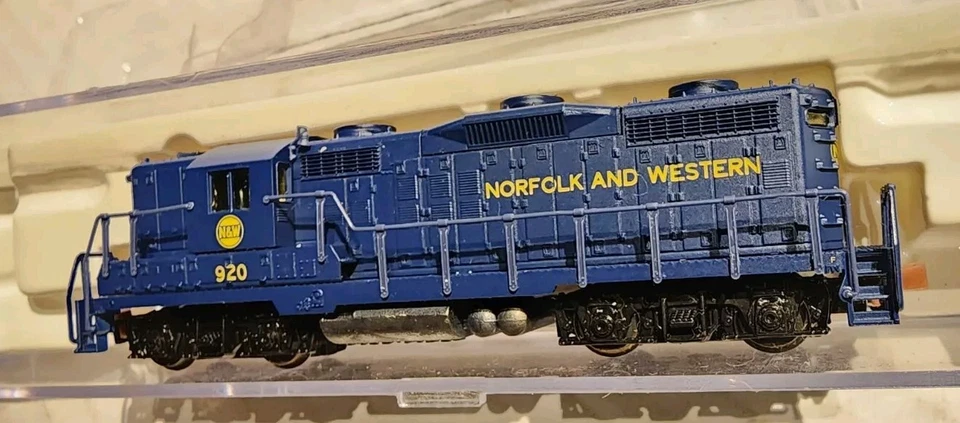 Life-Like N Scale GP18 Diesel Engine Norfolk & Western #920 - Image 3 of 4