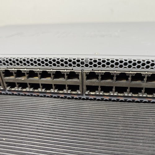 Juniper EX3300 Ethernet Switch - Used, Minor Scratches, No Accessories - Photo 4/14