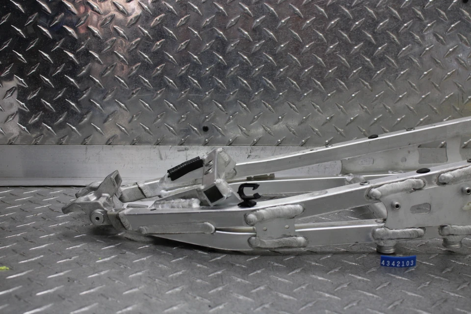 Aprilia Tuono V4R Aprc 2014 ABS subchasis trasero submarco trasero Foto 2 de 4