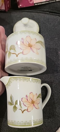 Oneida Savannah Cream And Sugar Bowl Set With Lid Porcelain Green Floral EUC - Picture 2 of 9