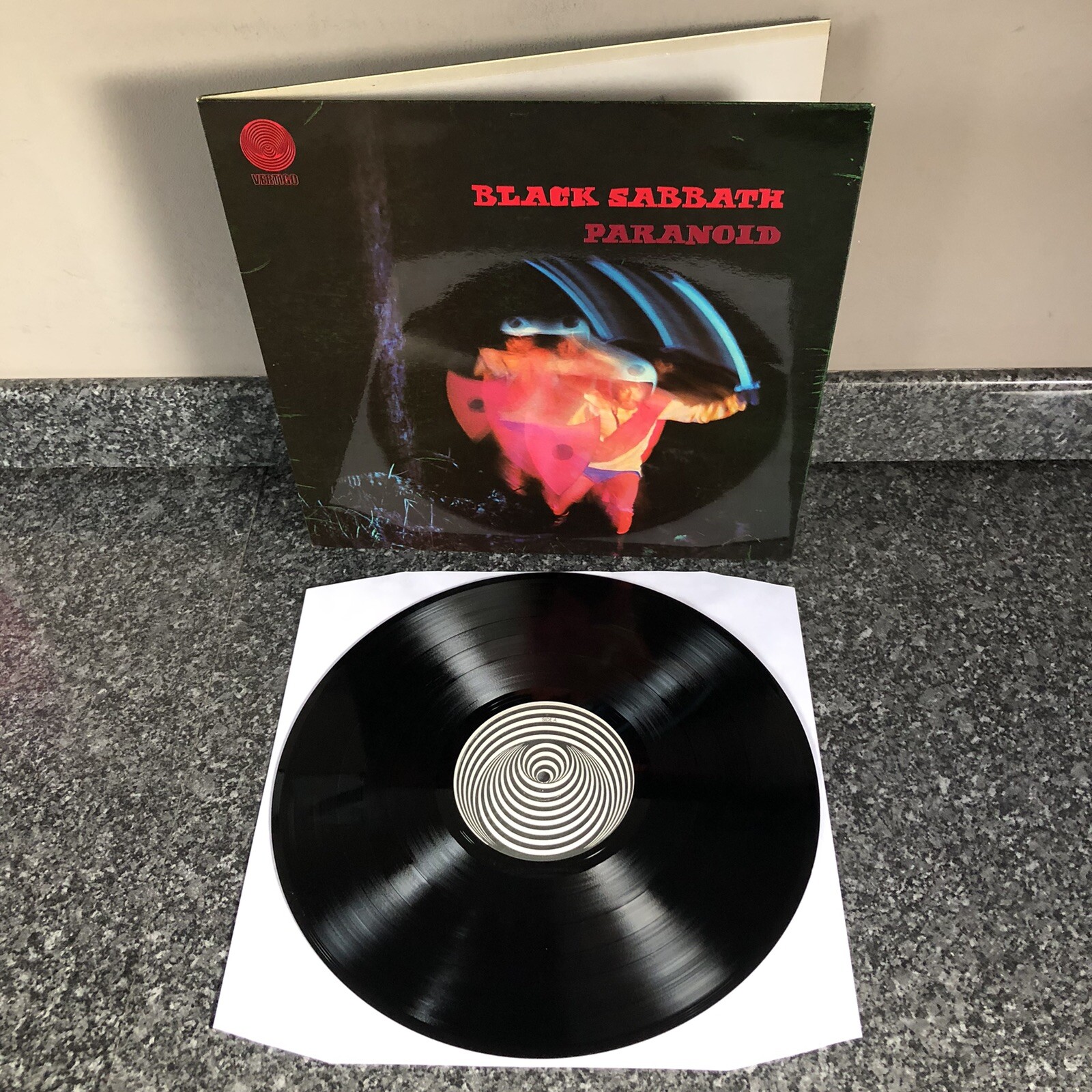 LP VINYL BLACK SABBATH PARANOID 6360 011 UK EARLY PRESS LAMINATED SLEEVE  EX/NM-