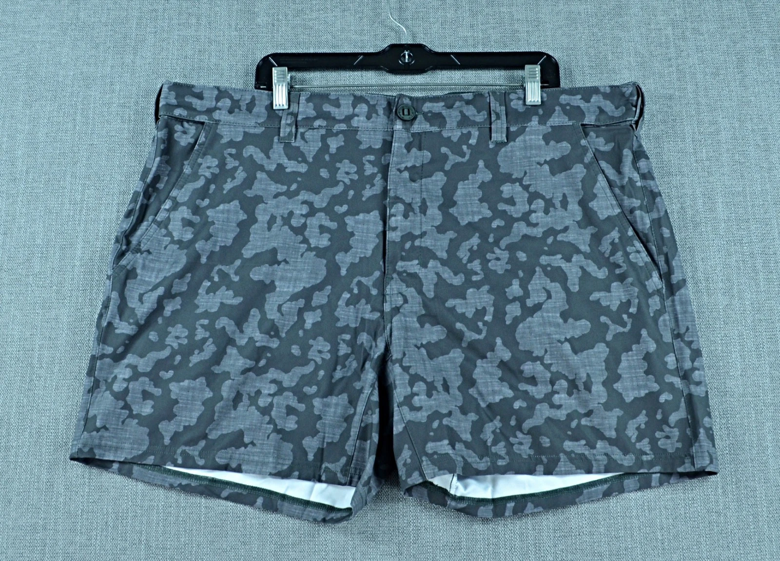 Huk Shorts Men's 2XL Camo Pursuit Running Lakes Performance Elastic Waist NWT