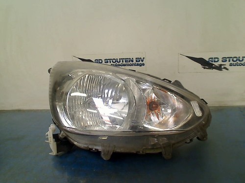 KOPLAMP RECHTS Mitsubishi Space Star (A0) Hatchback 1.2 12V (3A92) 2016 8301C194