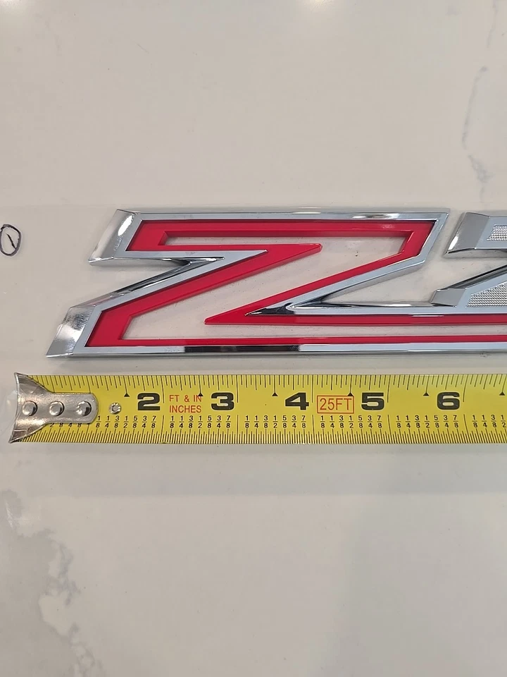 Nuevo OEM 2019-2026 Chevy Silverado 1500 Z71 Off Road emblema guardabarros insignia cromada Foto 4 de 4