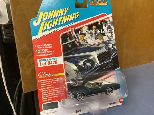 Pontiac Grand Prix 1971 Johnny Lightning 1/64 blu grigio pietra. Diecast - Foto 2 di 6