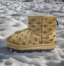 UGG Classic Mini II Boots Girls 4 Embossed Chestnut Suede Sheepskin Lined Ankle