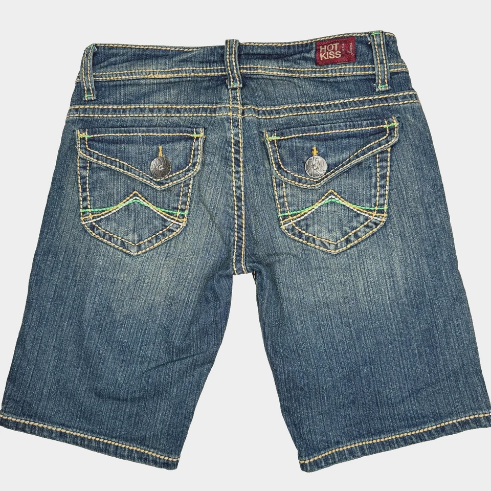Pantalones Cortos De Colección Y2K Hot Kiss Denim Para Mujer Talla 1/25 Lavado Medio Tiro Solapa Bolsillo Foto 2 de 4