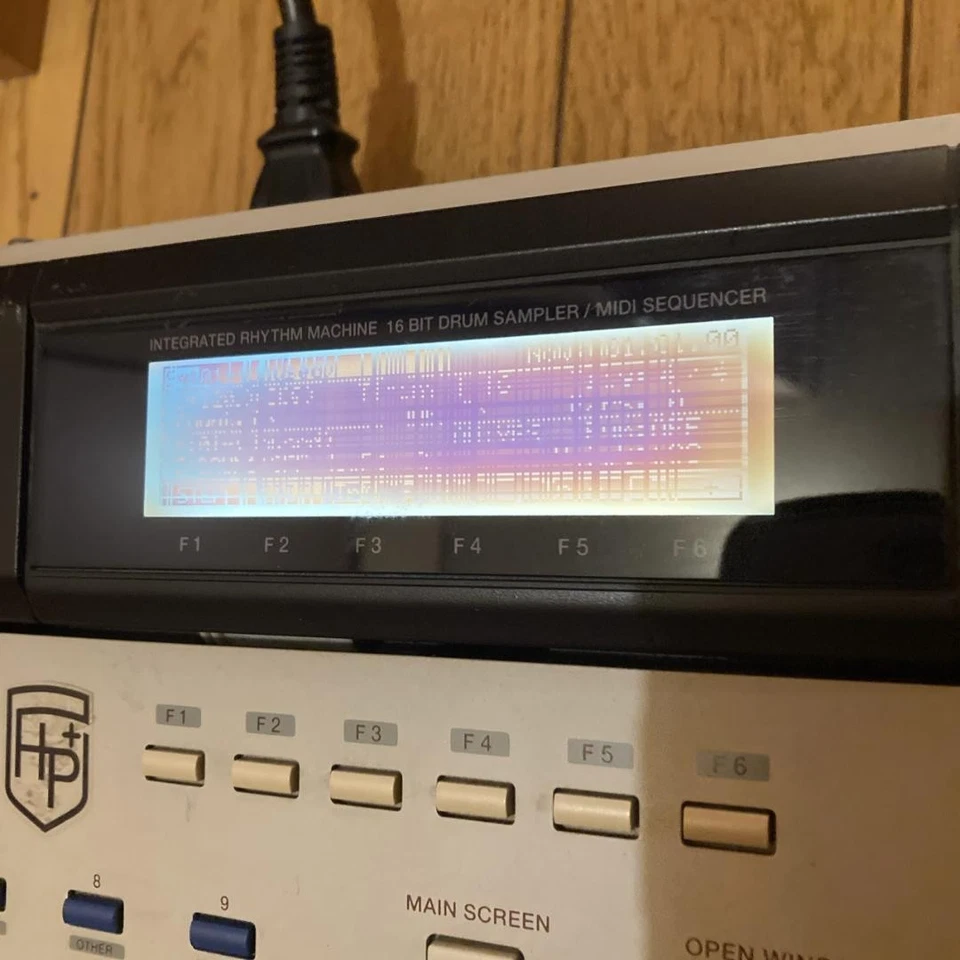 Akai MPC2000XL Sampling Pro Music Equipment  Drum Machine - Image 3 of 4