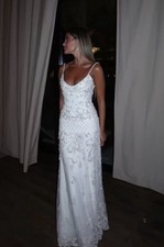 Risias White Lace Beaded Sleeveless V-Neck Fu...
