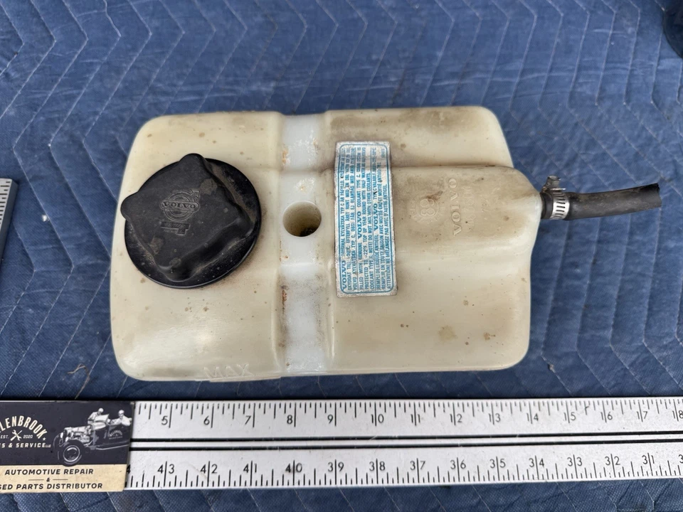 1986-1993 Volvo 240 244 245 B230F переливной резервуар охлаждающей жидкости и крышка OEM #4896E - Изображение 2 из 4