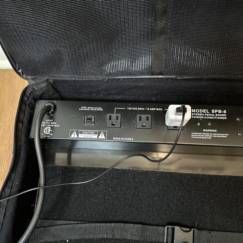 Pedalera eléctrica Furman modelo SPB-8 con estuche de transporte probado Foto 3 de 4