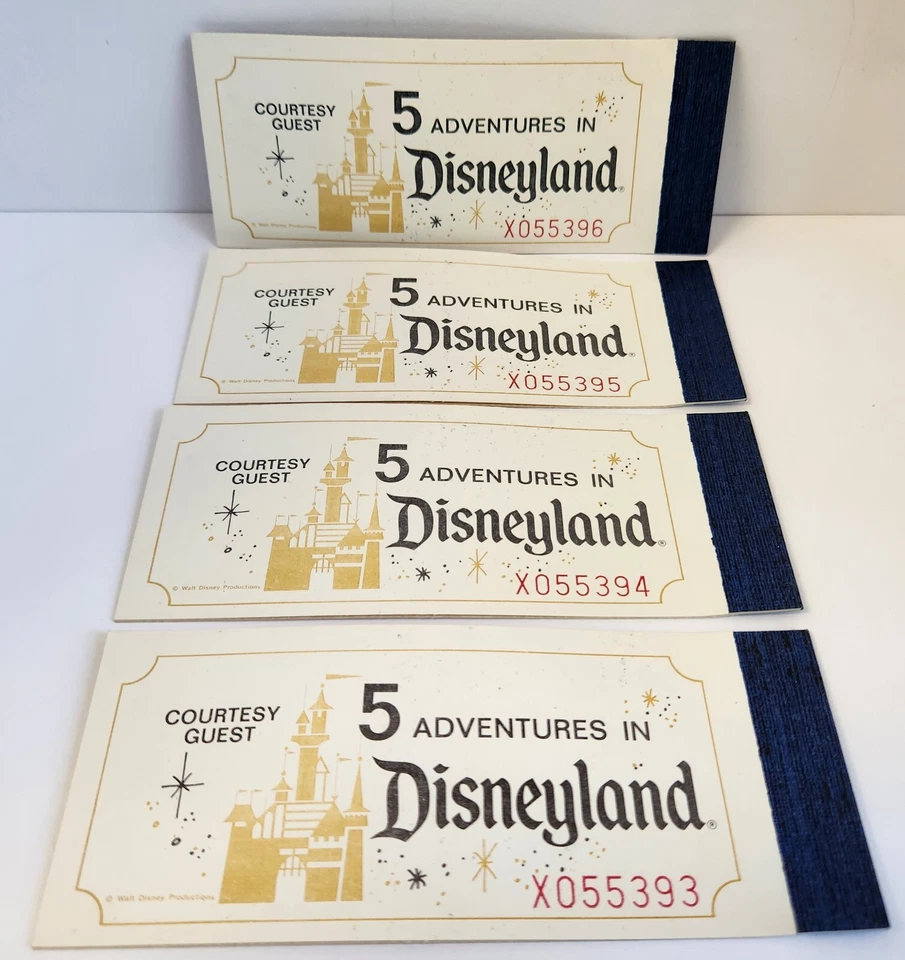 Lote completo de 4 libros de entradas de cortesía de 5 aventuras de Disneyland de colección Foto 3 de 4