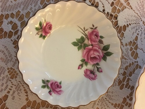 Johnson Brothers Ironstone Rose Plate Set - Picture 7 of 7
