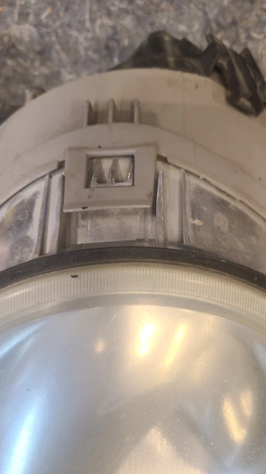 Halogen Headlight Right hand Pass. for 98-05 VW Beetle - See Details OEM s1 - Image 2 of 4