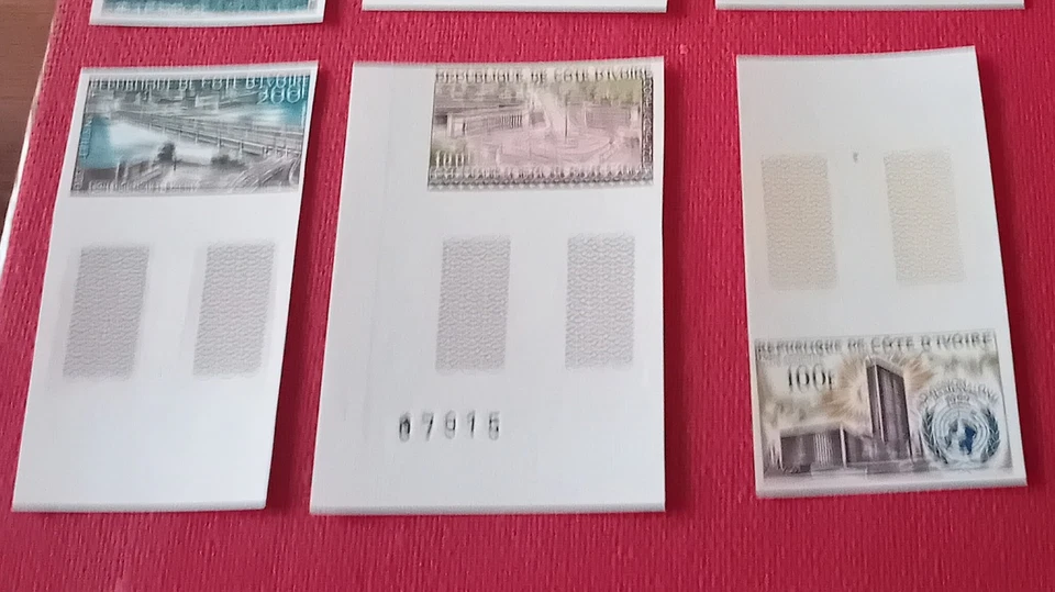 LOT DE 9 TIMBRES NON DENTELES NEUF** LUXE DE CÔTE D IVOIRE DES P AERIENNES Foto 3 de 4