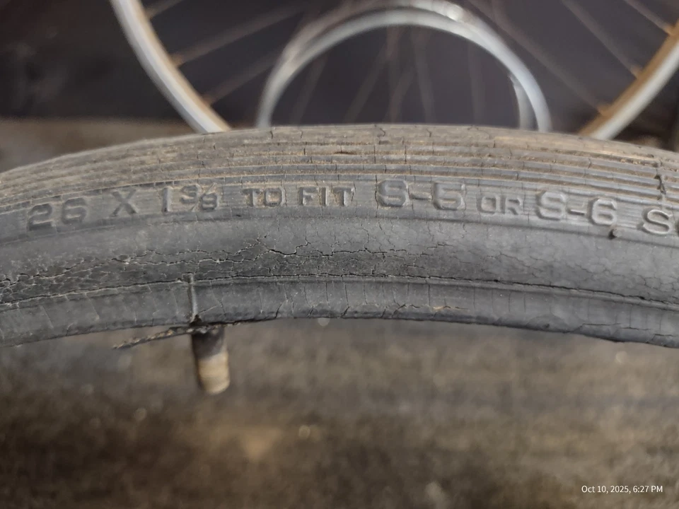 VINTAGE SCHWINN TUBULAR RARE 60’s 26" WHEEL WITH 3 LINE AUTOMATIC BENDIX HUB - Image 4 of 4