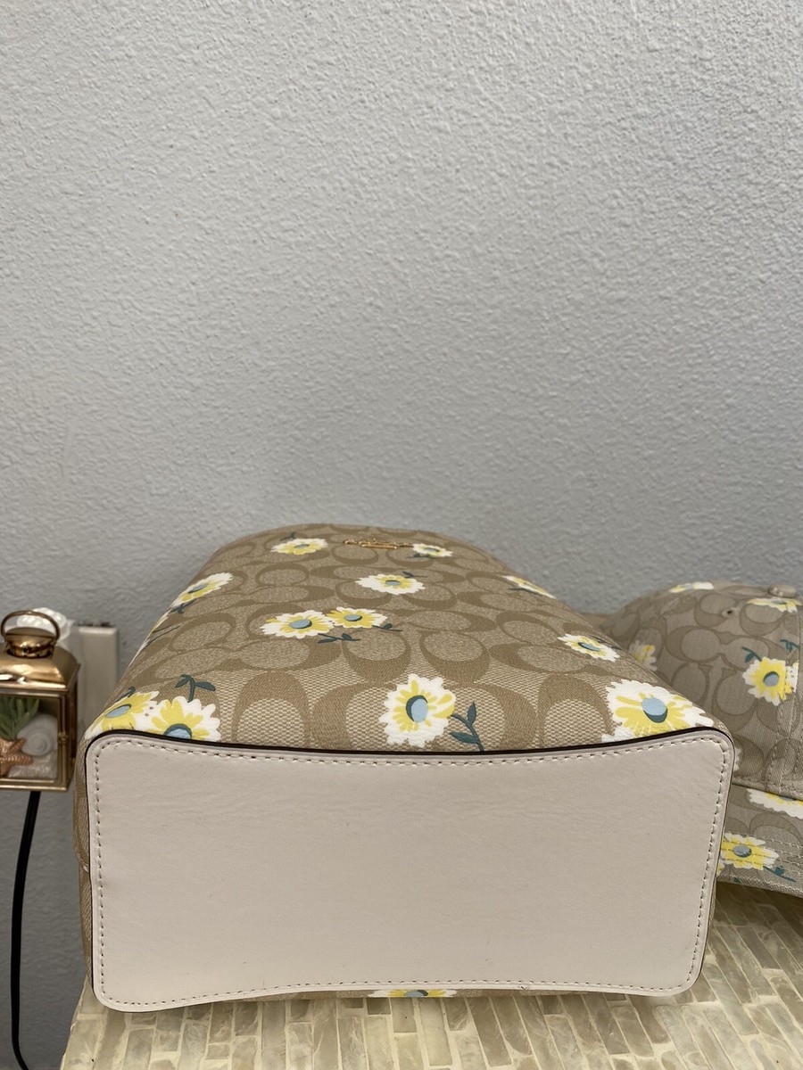 ショルダーバッグ・ポシェット Small Town Bucket Bag In Signature Canvas With Daisy Print s-l400.jpg