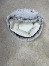 Kimpets Furry Cozy Comfy Pet Nest Pet Bed Gray/White For Small Dogs Or Cats New!