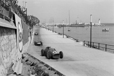 Jean Behra Ferrari 246 leads Stirling Moss Cooper T51 Climax and J- 1959 Photo 1