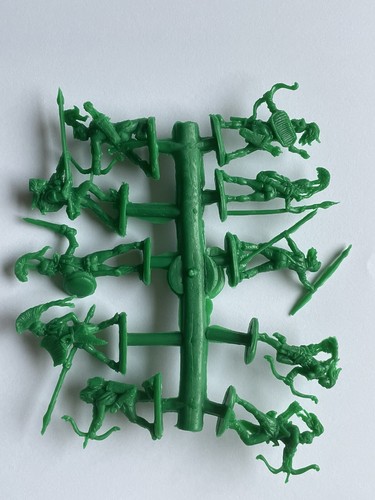 Dark Alliance AMAZONS (SET1) - 1/72 Scale-Contains 10 Figures on 1 Sprue - 72020 - Picture 2 of 4