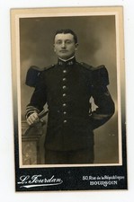 PHOTO CDV c.1900, un militaire gradé pose Jourdan BOURGOIN 22 col bon tireur