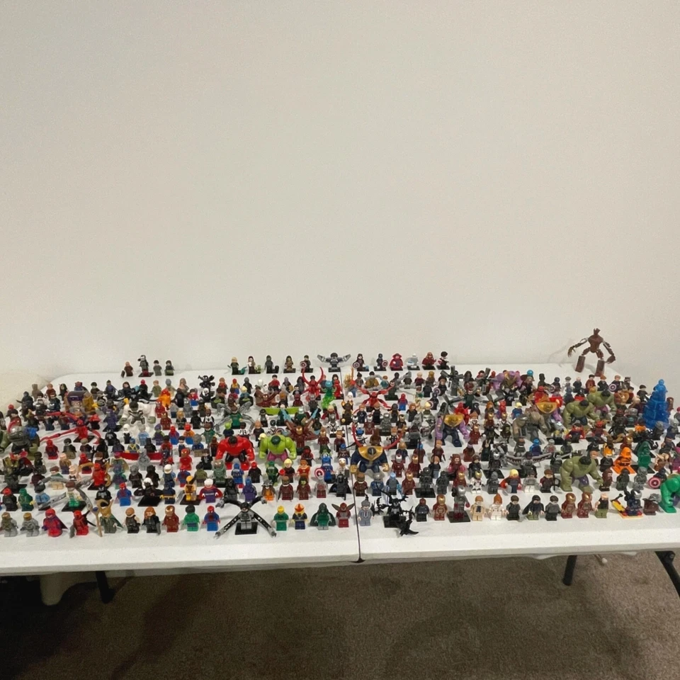 Lote a granel de 5 minifiguras Lego Marvel Dr Doom Avengers Hulk Foto 2 de 4