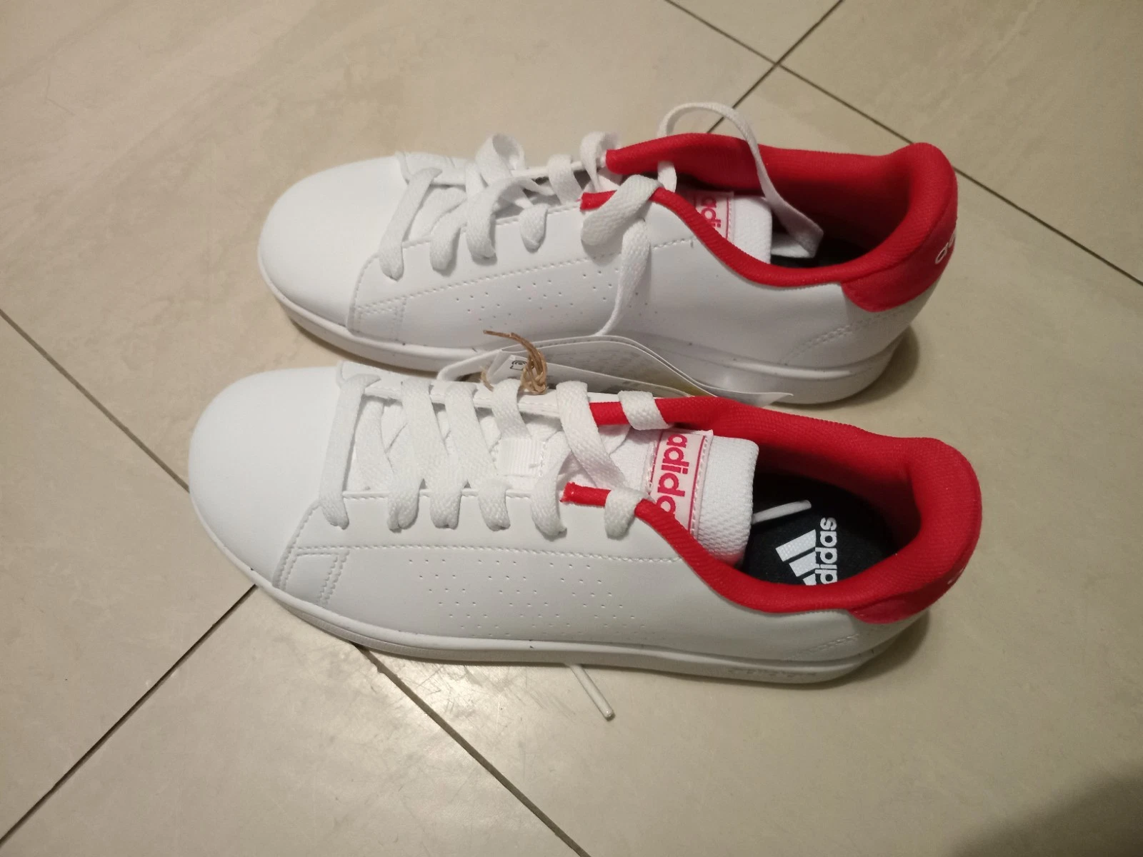 Scarpe da ginnastica sneakers Adidas Advantage per bambini. taglia uk 2