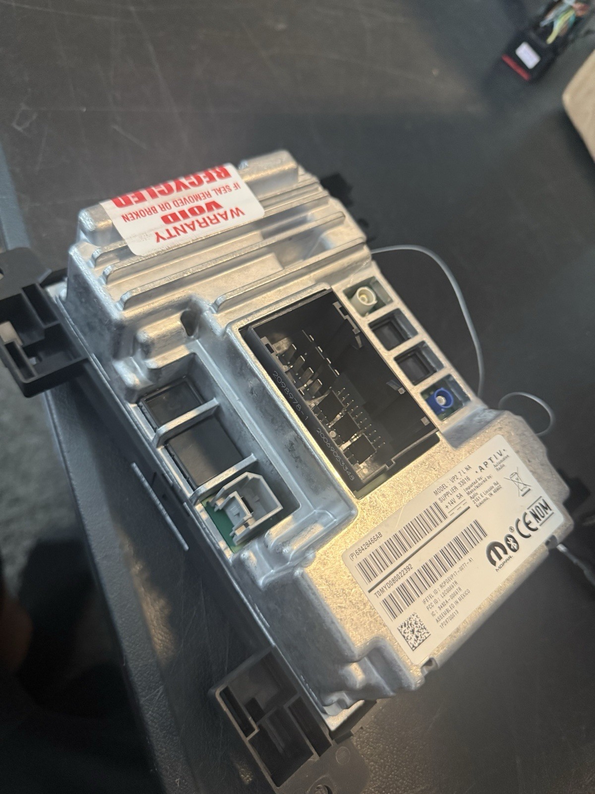 Mopar Dodge Charger Challenger 300 VP2 Radio UConnect 4 Apple CarPlay 7" OEM