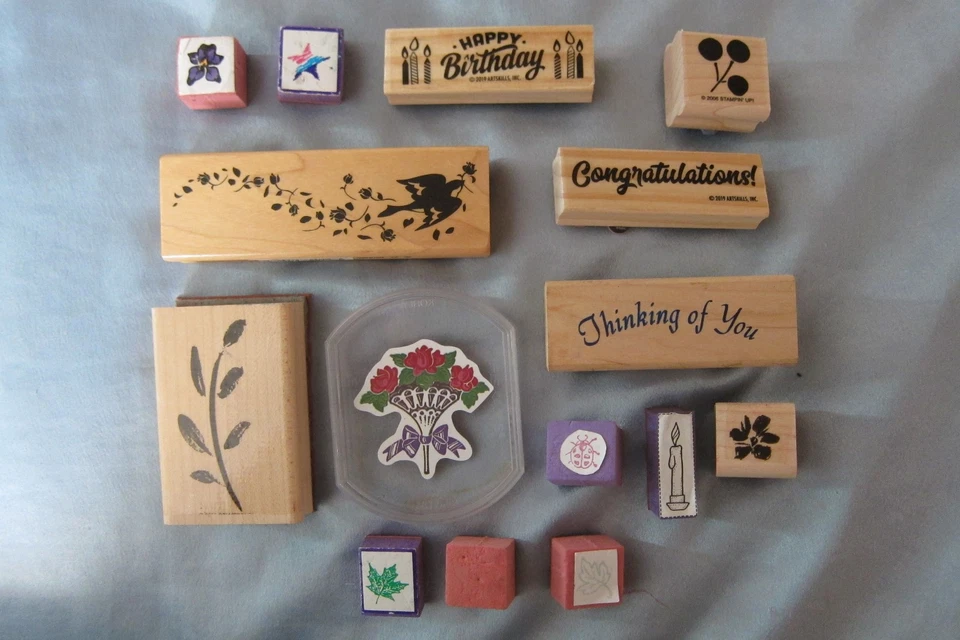 Sellos de goma, mezcla de soportes de madera y espuma, alfabeto y otros Foto 2 de 4