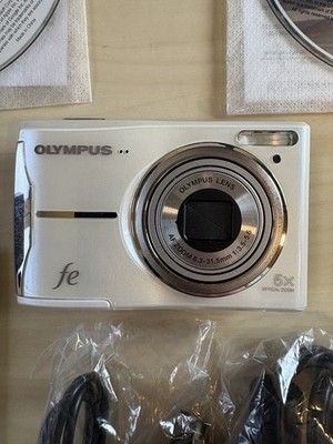 Olympus FE-46 Digitalkamera Weiß 12MP, 5fach optischer Zoom ohne Akku 