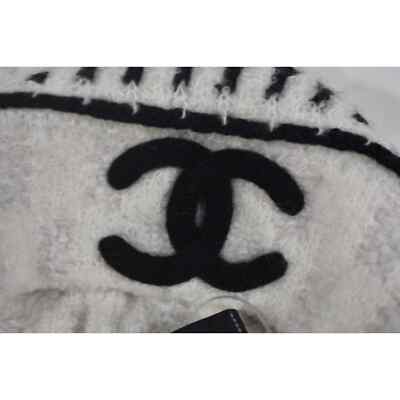 Chanel 22A Cashmere Wool Silk Black White CC Logo Beanie  display picture 1