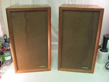 TWO Vintage Radioshack Realistic Solo-3A Catalog 40-451A Wood Encased Speakers