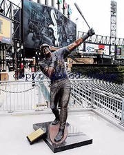 Roberto Alomar Bobblehead and Frank Thomas Statue Stadium Giveaways 31