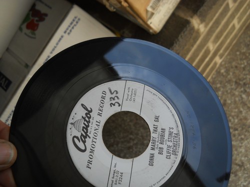 Z6 CAPITOL F3244 ROCKABILLY BOB ROUBIAN with CLIFFIE STONES HERE COMES THE TRAIN - Picture 7 of 10