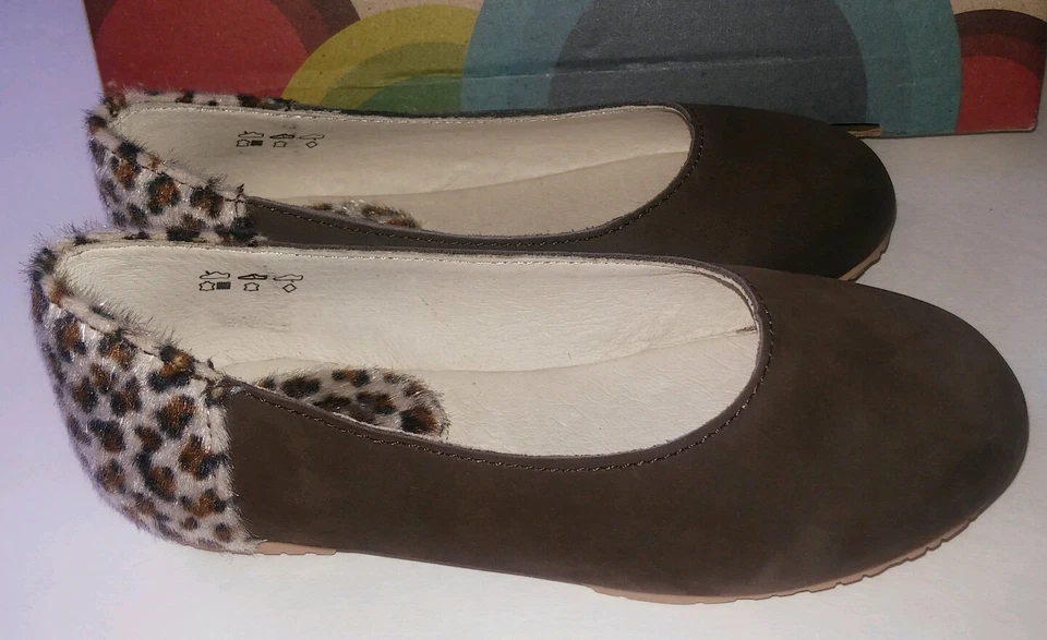 UMI Leola A Tapa Imitación Piel Plana Niñas Pequeñas Talla 10M. Foto 3 de 4