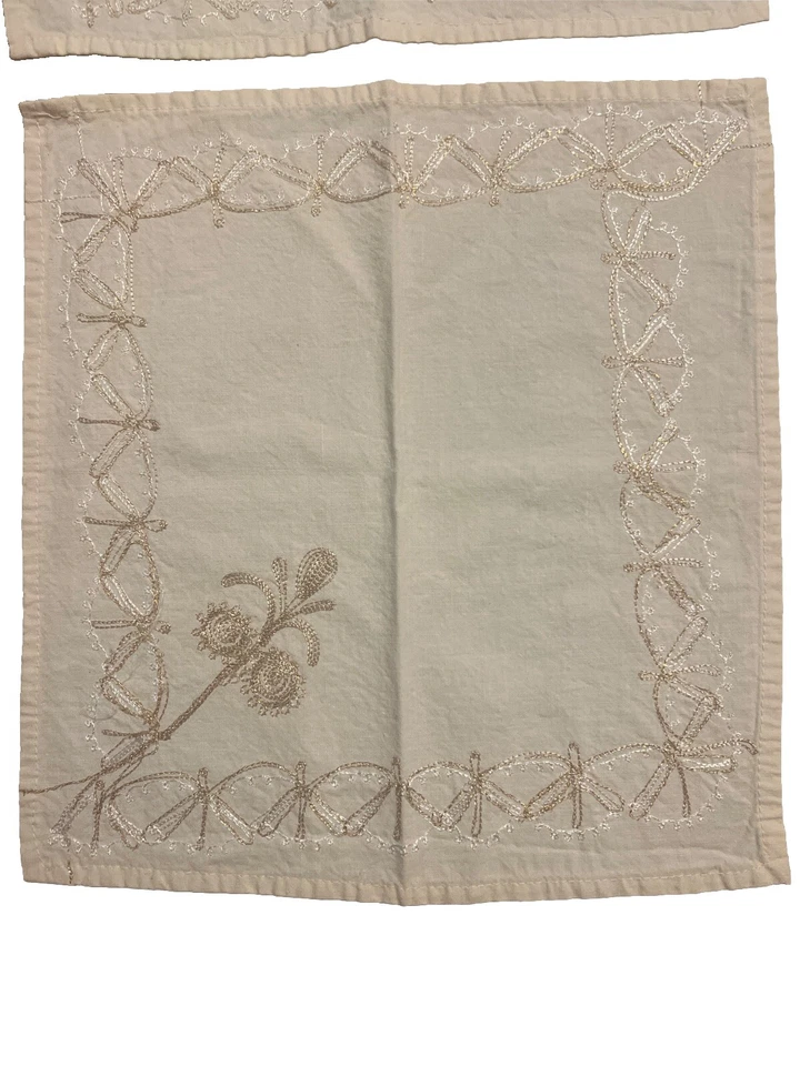 Servilletas de algodón beige, blanco y dorado hechas a mano, 14 por 13 pulgadas, juego de 4 Foto 2 de 4