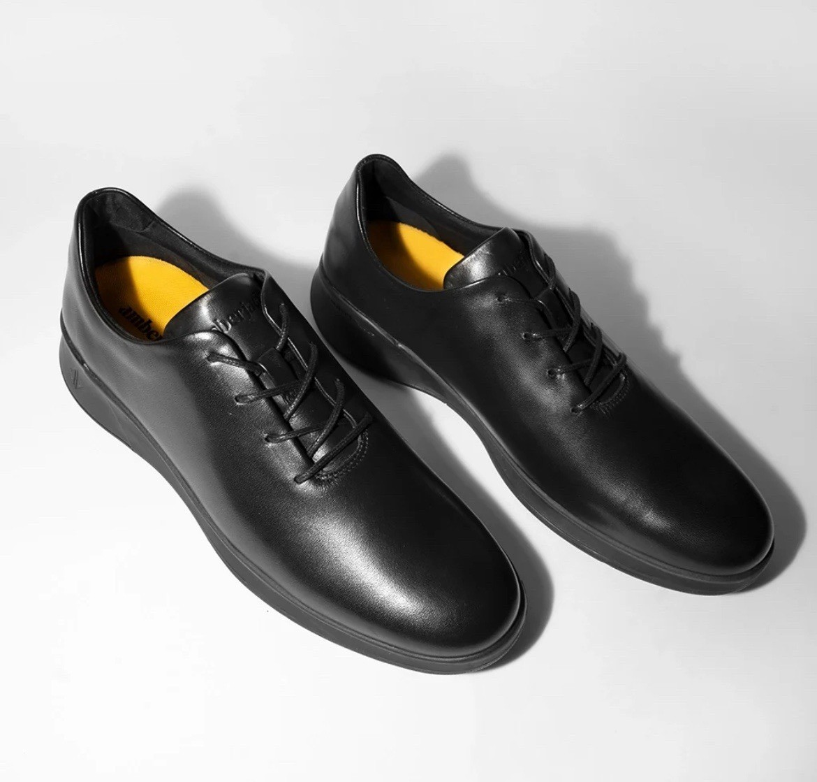Amberjack Whole Cut Hybrid Dress Sneakers Black Leather  display picture 1