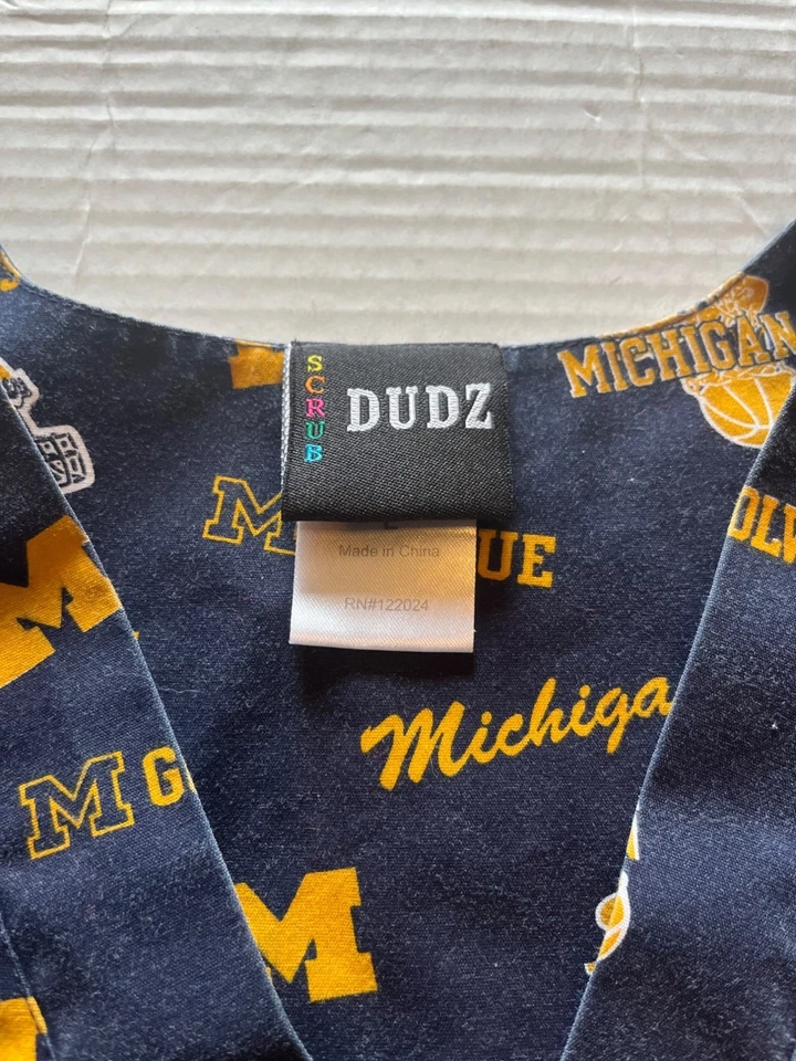 Michigan Wolverines Dudz Scrub Top L Cotton Blend semi-homemade v neck scrub top - Image 3 of 4