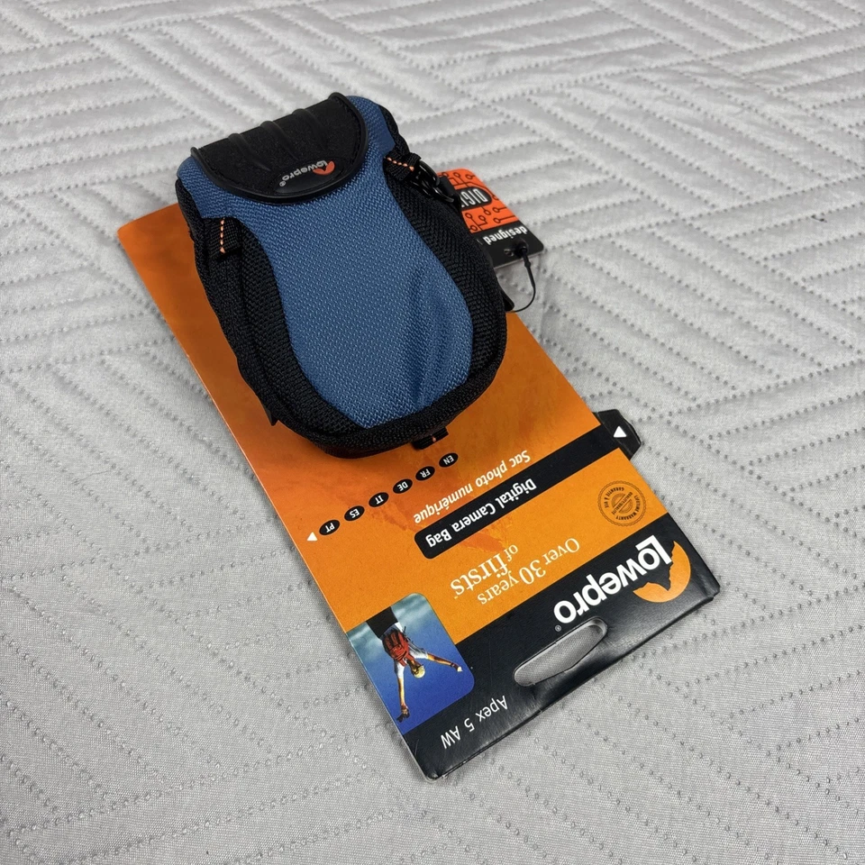 Lowepro Apex 5 AW Compact Case Blue/Black for Ultra Compact Cameras - Image 3 of 4