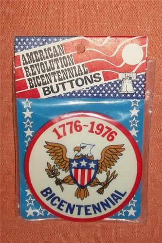 1776-1976 BICENTENNIAL AMERICAN EAGLE SHIELD SLATER PINBACK BUTTON ~ SEALED PKG
