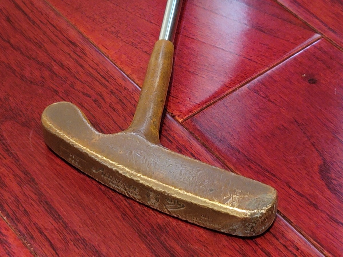 ビンテージ　アクシネット　Acushnet BULLS EYE Vintage TITLEIST Acushnet Bullseye Brass Putter Steel Made