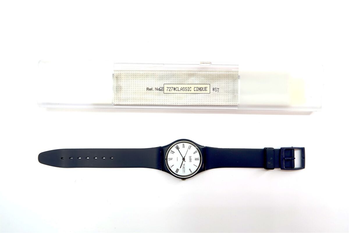 Vintage 1983 Swatch Watch CLASSIC GN400 in Dark Blue in