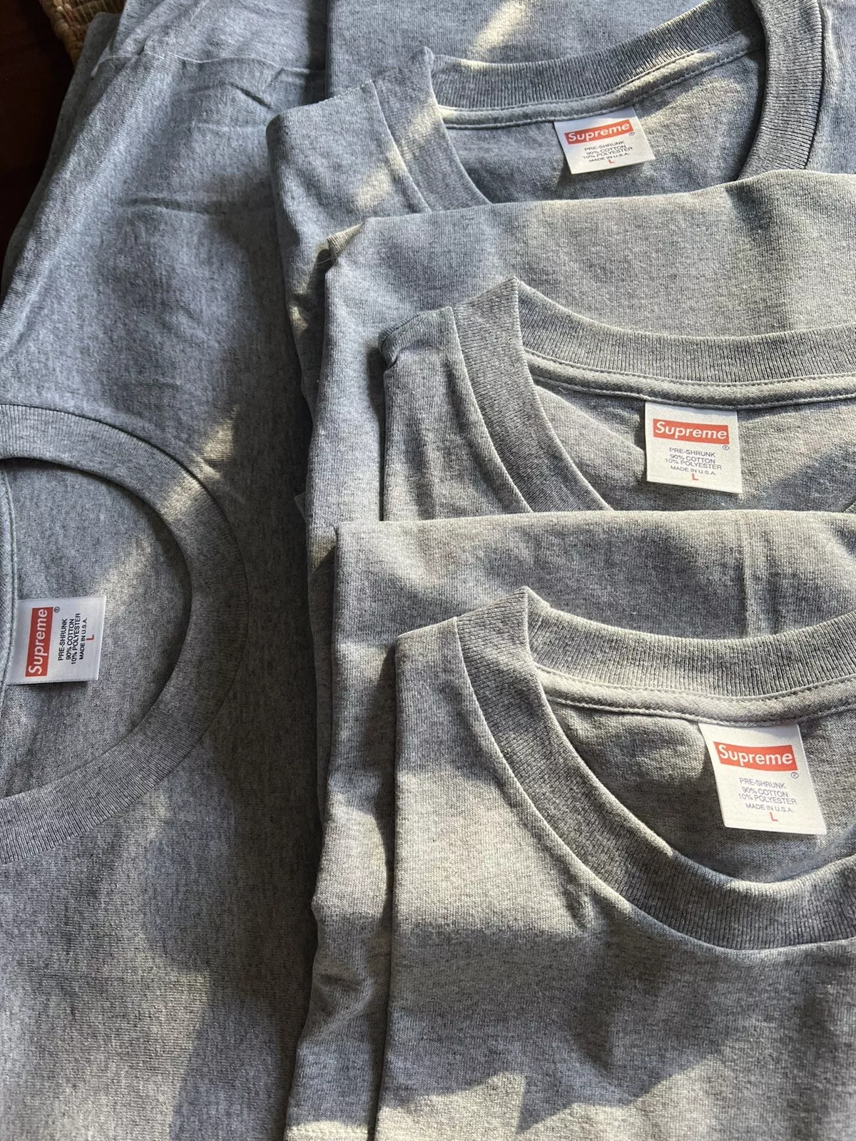 4 t shirts suprêmes (ensemble un ensemble) grand gris homme neuf jamais lavé ni porté
