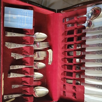 Community Silverplate Flatware Set with Case, All-Over Handles, Fork Knife Spoon