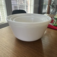 Glass Scalloped Edge Mixing/Serving Bowl Set of 3 Nesting MILK GLASS Bowls