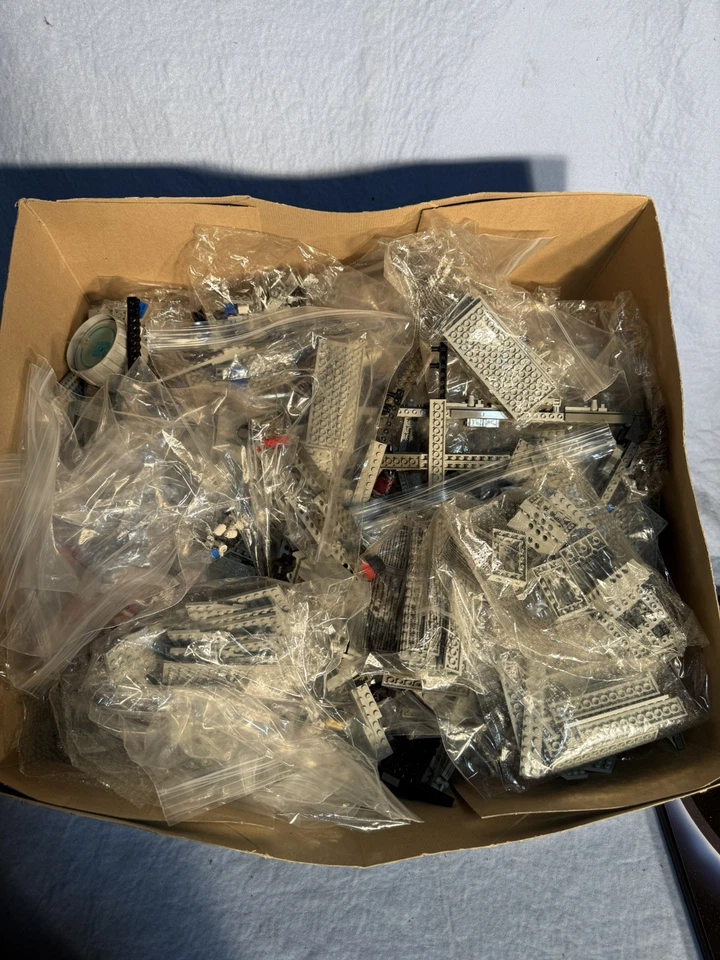 LEGO Star Wars UCS Star Destroyer 10030 - 90% Complete + Manual  - Image 3 of 4