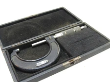 EE VINTAGE CENTRAL TOOL CO AUBURN RI 1-2" MICROMETER CALIPER IN ORIGINAL CASE