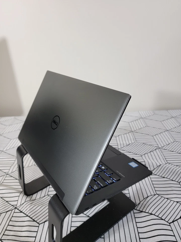 Dell Latitude 7370 13.3" Intel Core m7-6Y75 1.2GHz 8GB RAM 128GB SSD Win10/11Pro Foto 4 de 4