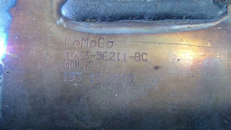 Convertidor catalítico Ford Edge 2015-2018 OEM G2G3-5E211-BC Foto 2 de 4