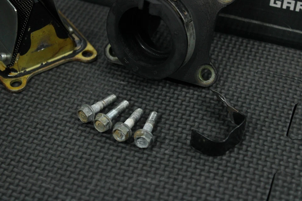 2017 KAWASAKI KX100 KX85 OEM INTAKE REED BLOCK ASSEMBLY CARBON REEDS NICE! - Image 2 of 4